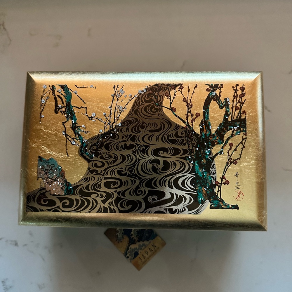 Japanese music jewelry Gold and Black Box